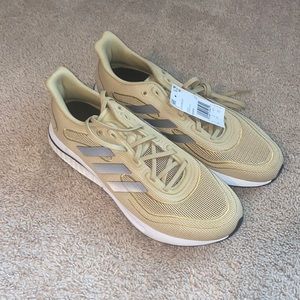 Brand new Men’s Adidas tennis shoe